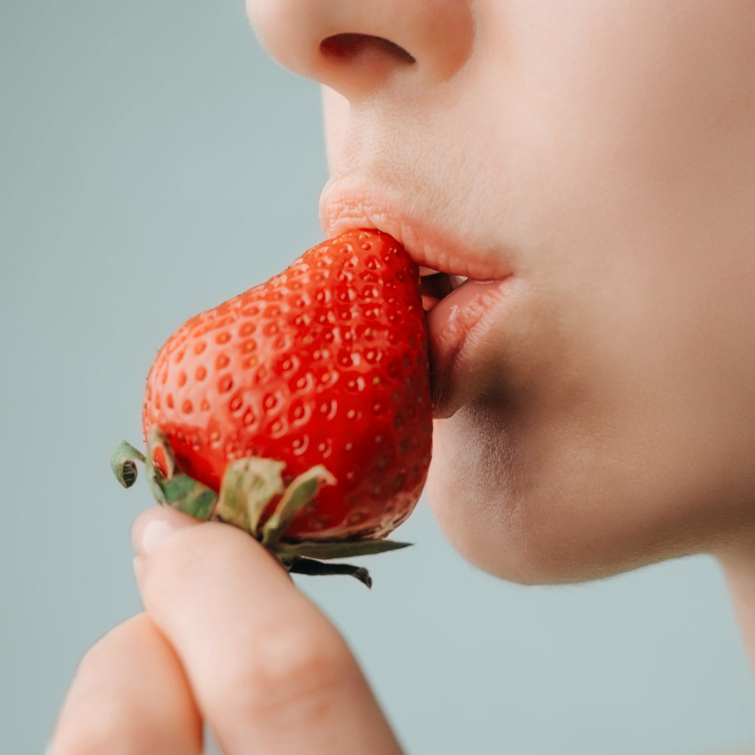 Strawberry Kiss Candle | 8oz Wood Wick | Sweet Bourbon Vanilla Scent